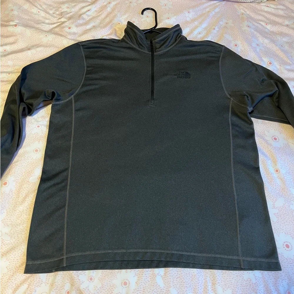 The North Face Charcoal Quarter-Zip Pullover Men’s XL